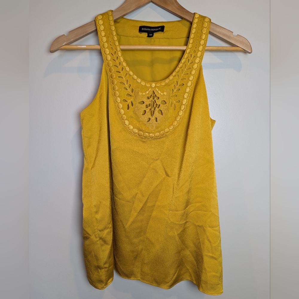 Banana Republic Women's Size XS Mustard Yellow Embroidered Tank Top Whimsical